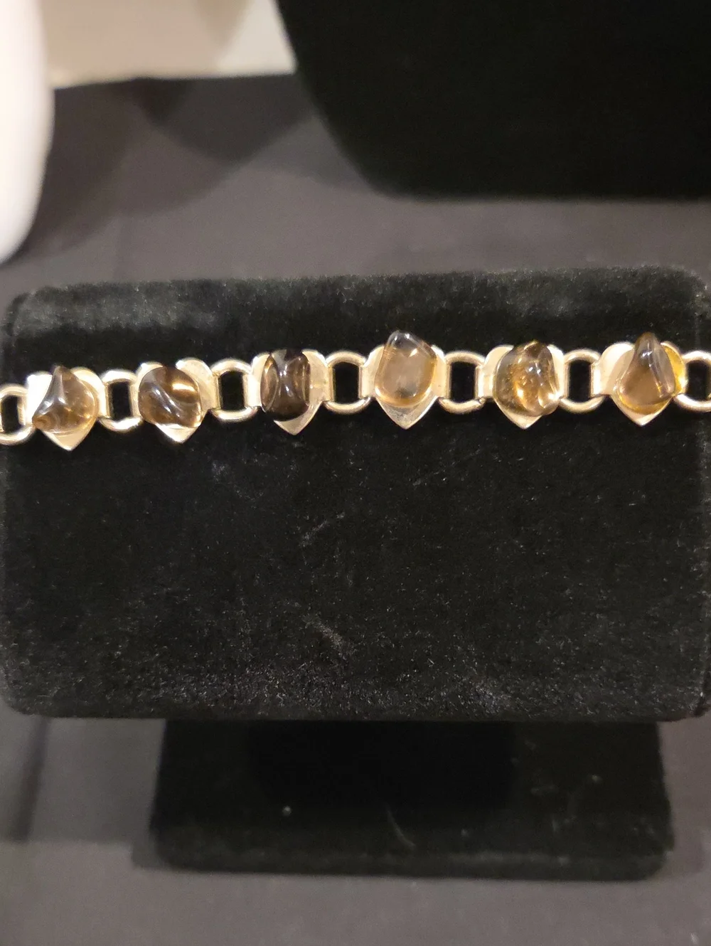 VINTAGE GOLDTONE BRACELET WITH HEART LINKS AND TIGERS EYE STONES